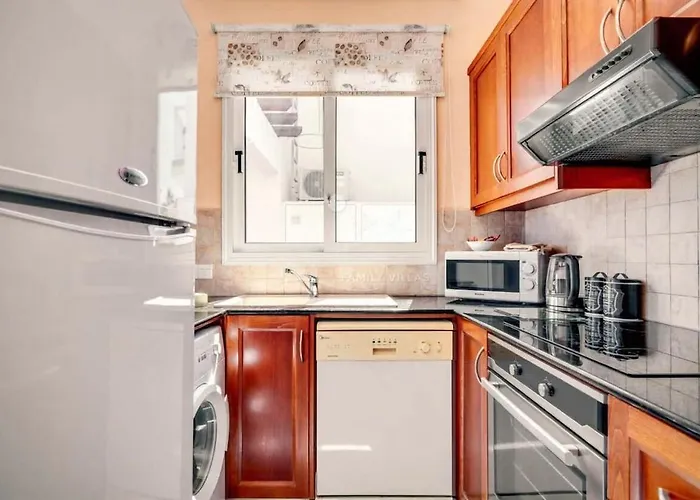 Pernera Sunrise Vila *